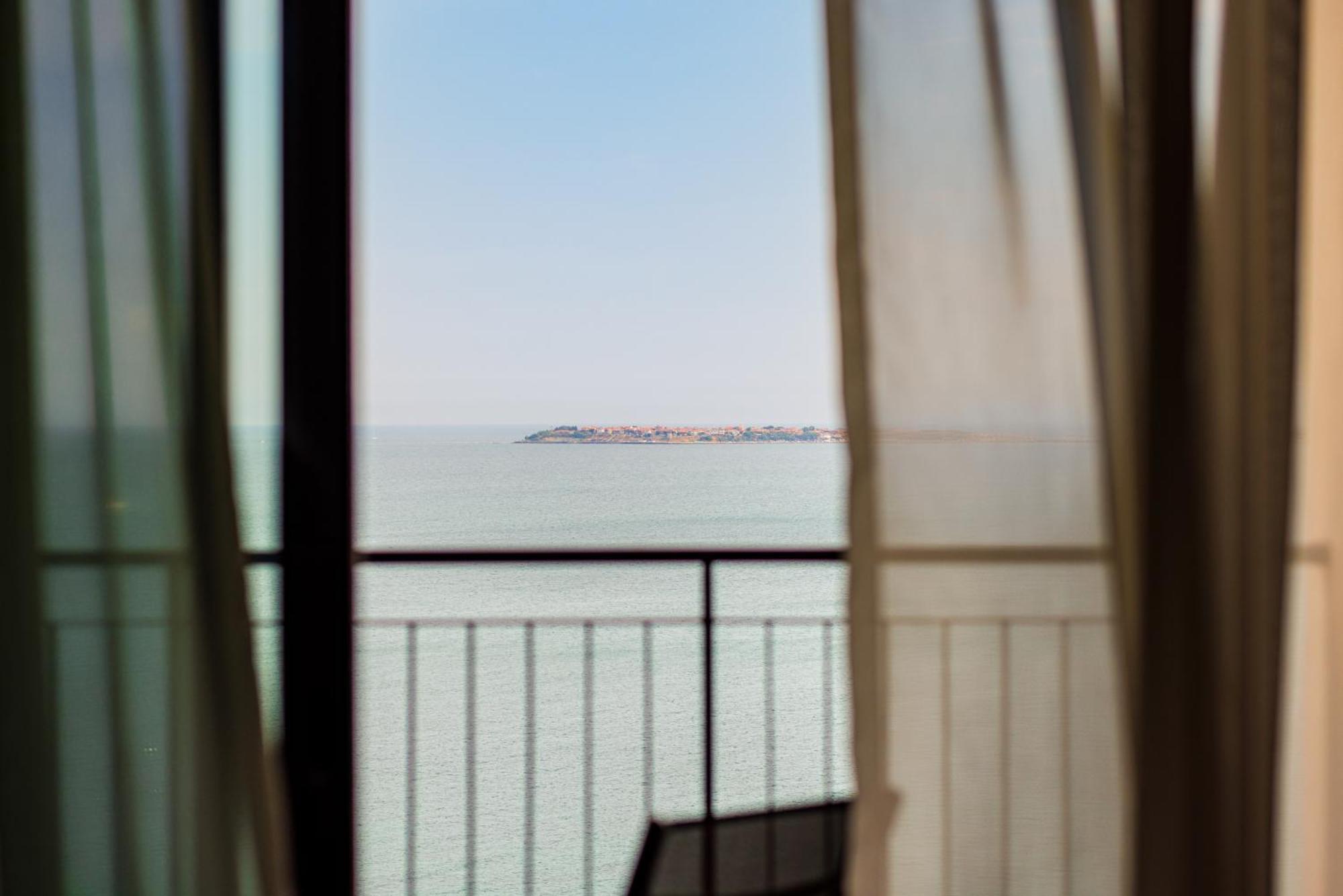 Secrets Sunny Beach Resort & Spa (Adults Only) Екстер'єр фото View of the Gulf of Naples from the hotel